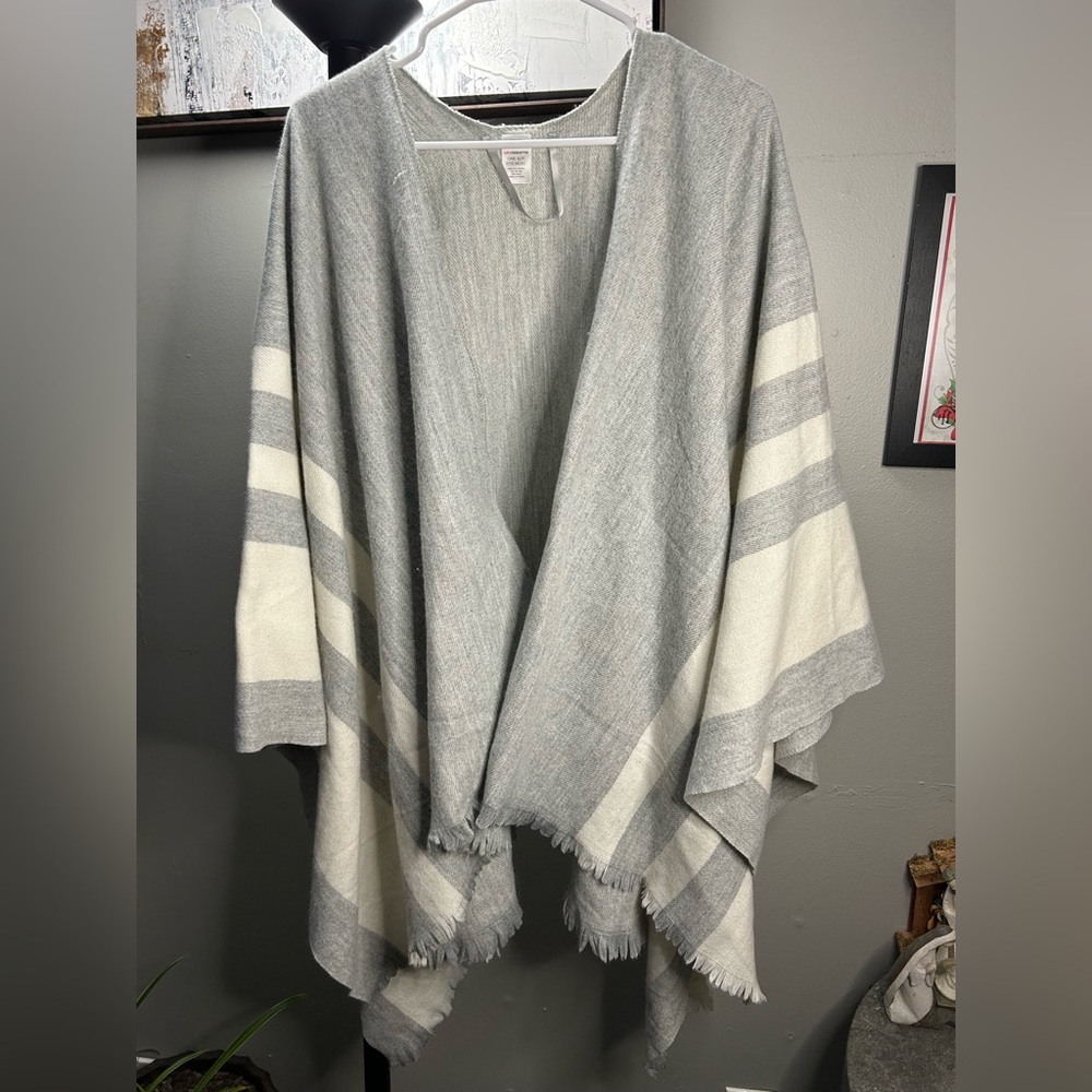Liz Claiborne Gray and Cream Knit Poncho